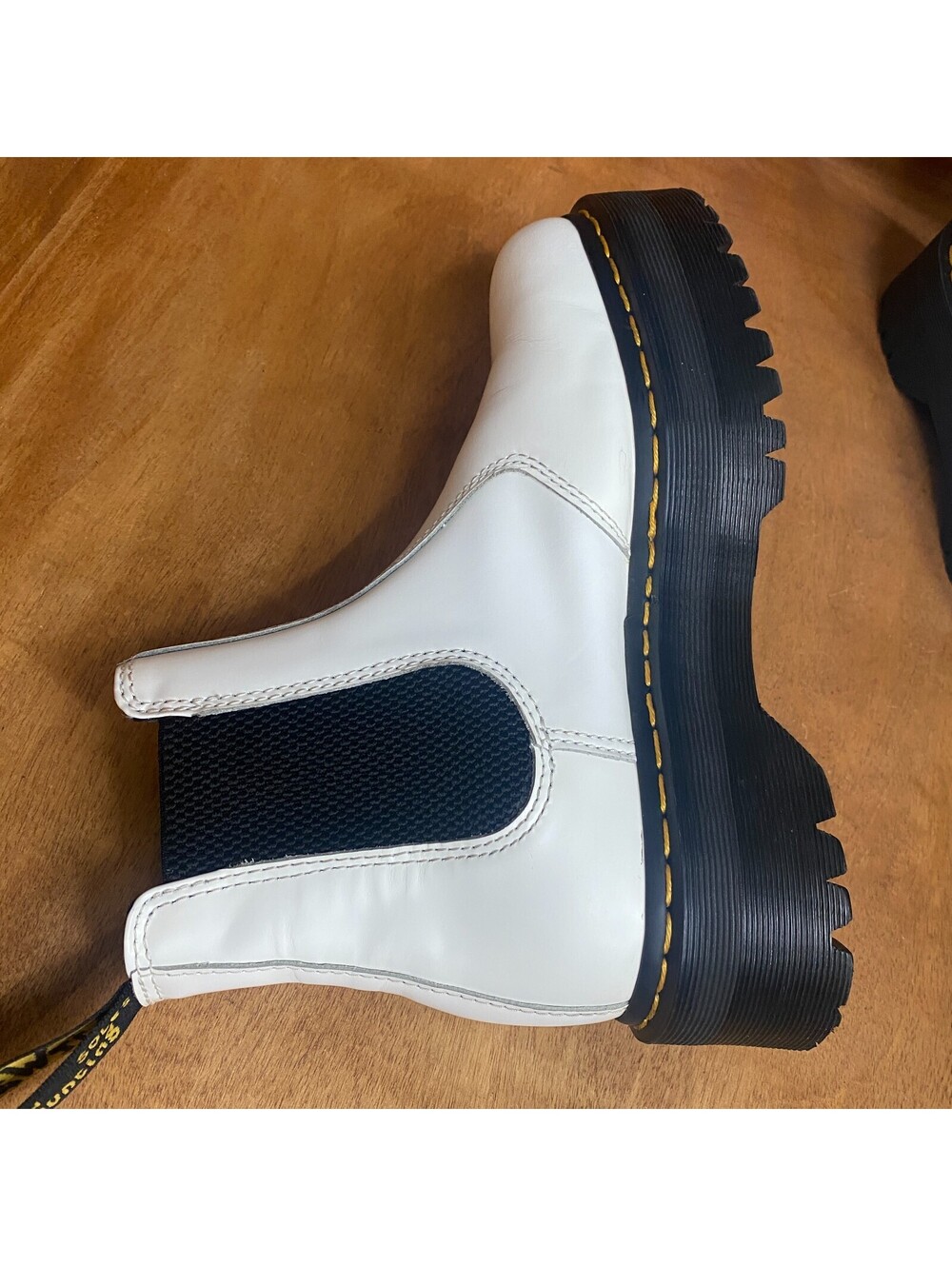 Dr Martins 2976 Quad Platform Chelsea Boots Smooth White Leather Women 8 AirWair - Picture 14 of 15